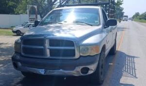 Choque por alcance entre camioneta y auto en carretera Cd. Valles - Mante