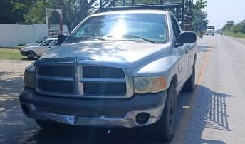 Choque por alcance entre camioneta y auto en carretera Cd. Valles - Mante