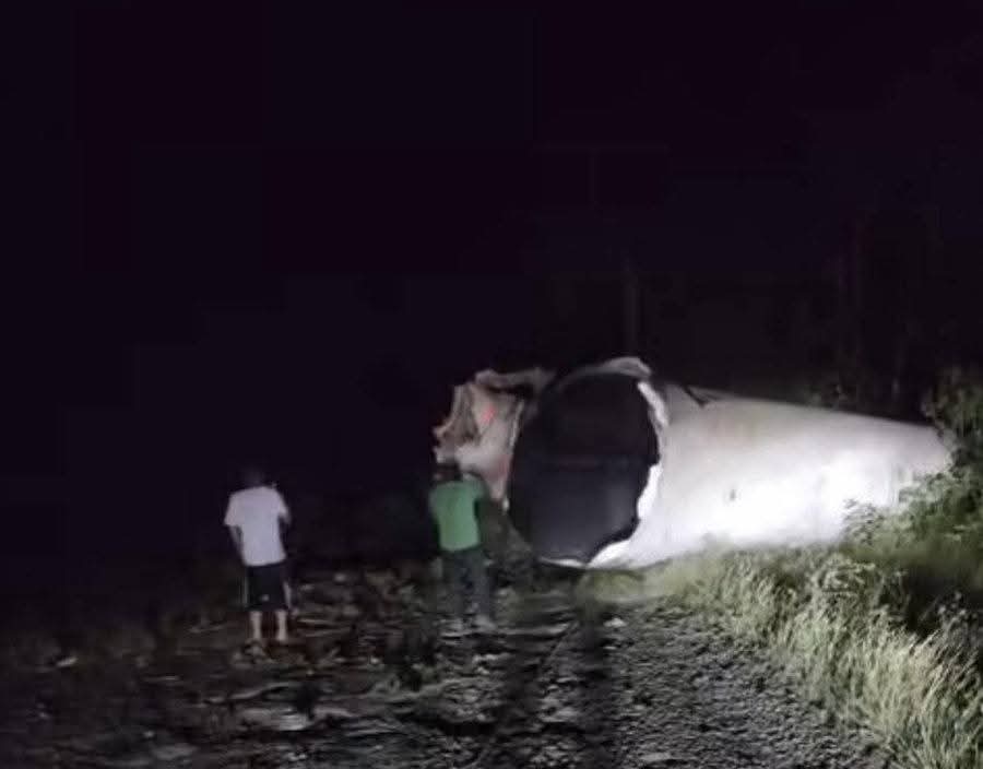 Explosión de pipa de gas LP paraliza carretera federal 120 en la Sierra Gorda Explosión de pipa de gas LP paraliza carretera federal 120 en la Sierra Gorda