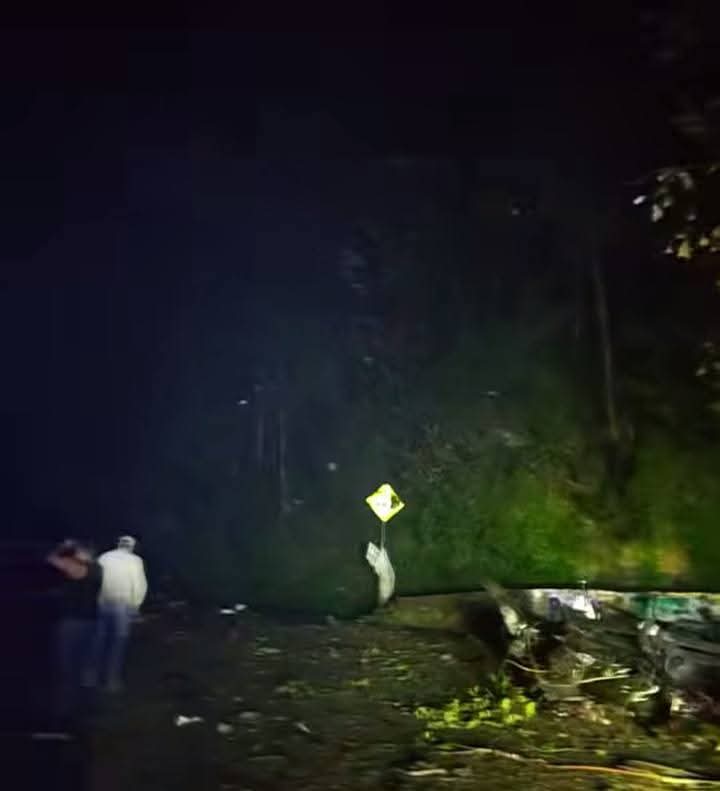 Explosión de pipa de gas LP paraliza carretera federal 120 en la Sierra Gorda Explosión de pipa de gas LP paraliza carretera federal 120 en la Sierra Gorda