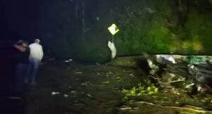 Explosión de pipa de gas LP paraliza carretera federal 120 en la Sierra Gorda