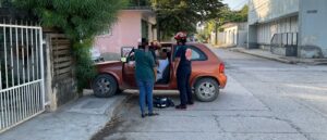 Choque entre taxi y automóvil deja dos lesionadas leves en Tamuín