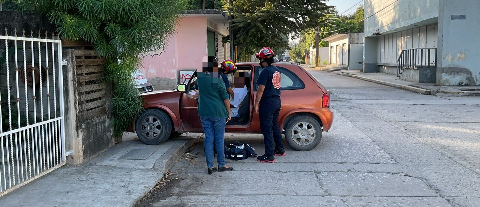 Choque entre taxi y automóvil deja dos lesionadas leves en Tamuín