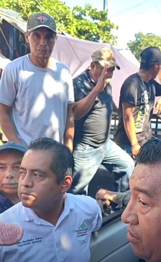 Hartazgo en la Huasteca: Pobladores toman carretera y exigen respuesta a alcalde de Tamazunchale Hartazgo en la Huasteca: Pobladores toman carretera y exigen respuesta a alcalde de Tamazunchale