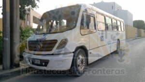 Autobús urbano choca y intenta darse a la fuga en #CdValles