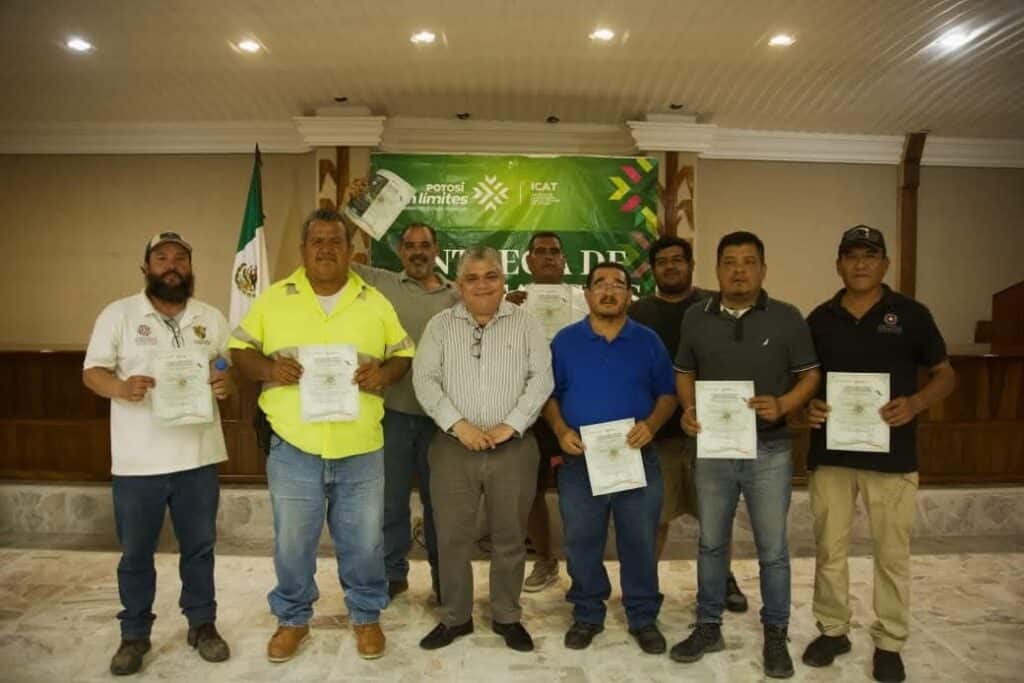 OPERARIOS DE PROTECCIÓN CIVIL MUNICIPAL RECIBEN CONSTANCIAS POR CUMPLIR CON CAPACITACIÓN EN EL ICAT