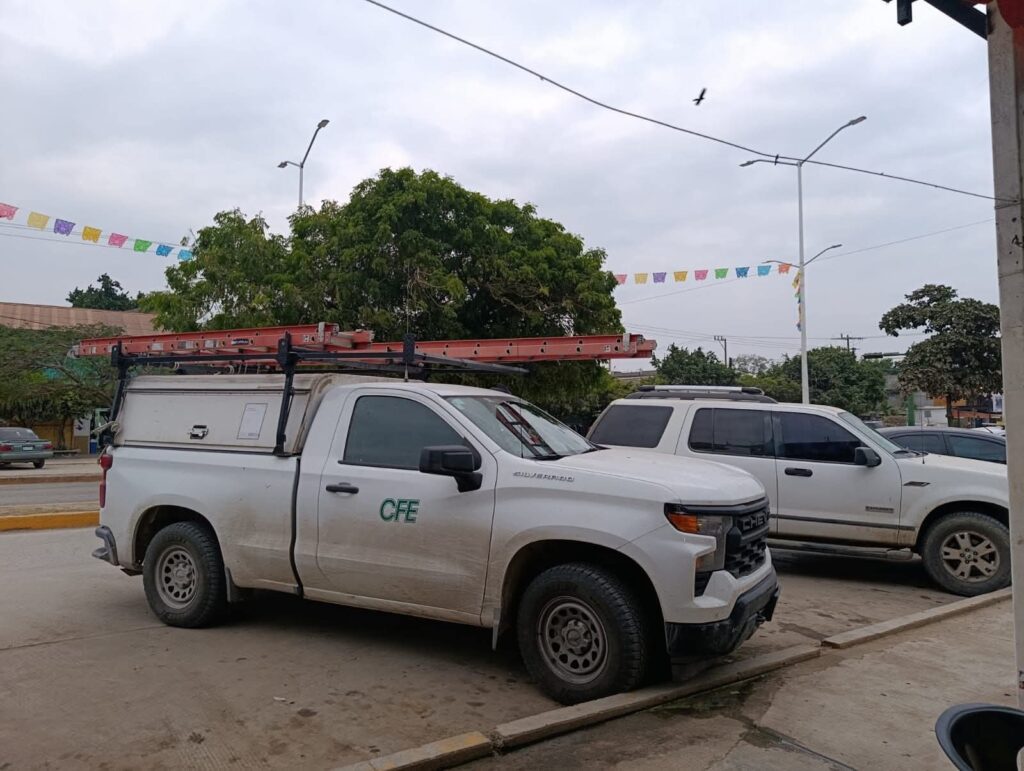 Vecinos y comerciantes exigen solución a apagones constantes en #ElNaranjo ⚡