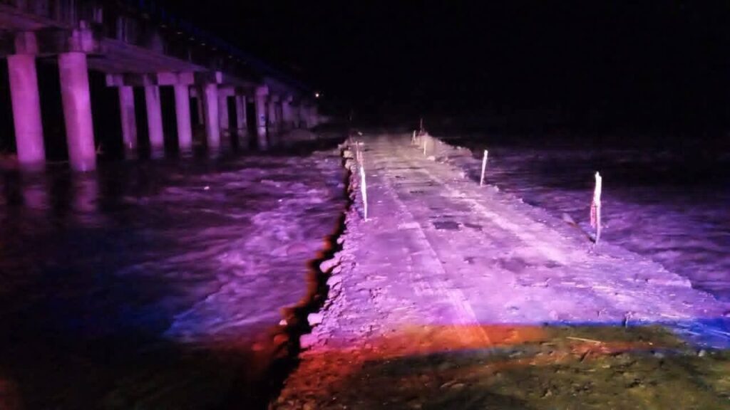 Río en #Xochiatipan mantiene riesgo elevado y autoridades piden evitar el vado