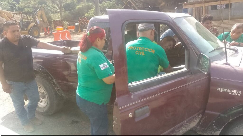🚨 Albañil cae de puente en construcción en Arroyo de Los Patos, Tamazunchale