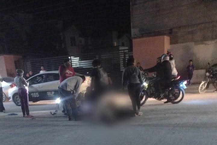 Choque entre motocicleta y vehículo en colonia Vistahermosa de #CdValles 🏍️💥