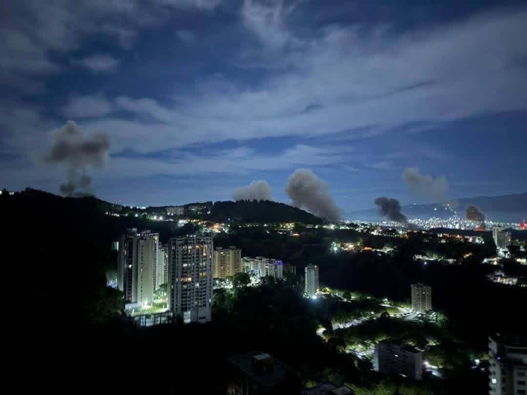 EEUU bombardea Caracas, Venezuela 🇺🇸💣🇻🇪😓