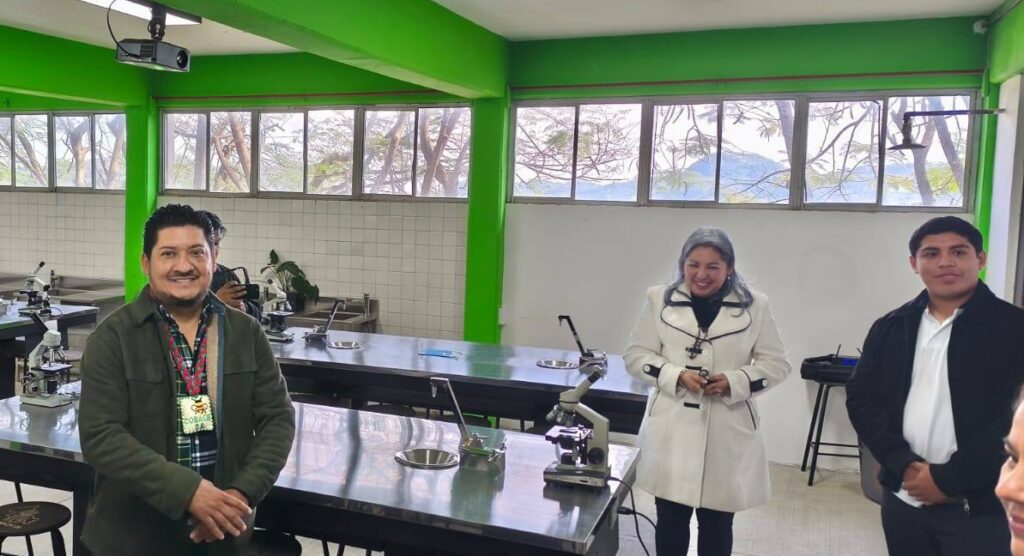 Inauguran laboratorio en el COBACH 08