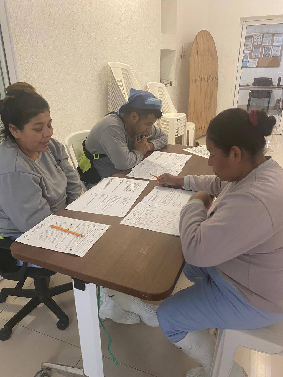 IEEA aplica exámenes en 6 municipios para combatir el rezago