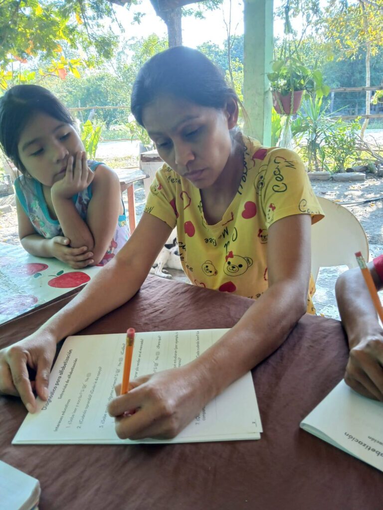 IEEA aplica exámenes en 6 municipios para combatir el rezago IEEA aplica exámenes en 6 municipios para combatir el rezago