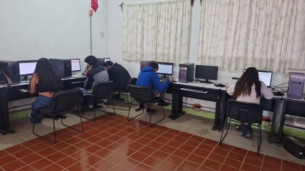 IEEA aplica exámenes en 6 municipios para combatir el rezago IEEA aplica exámenes en 6 municipios para combatir el rezago