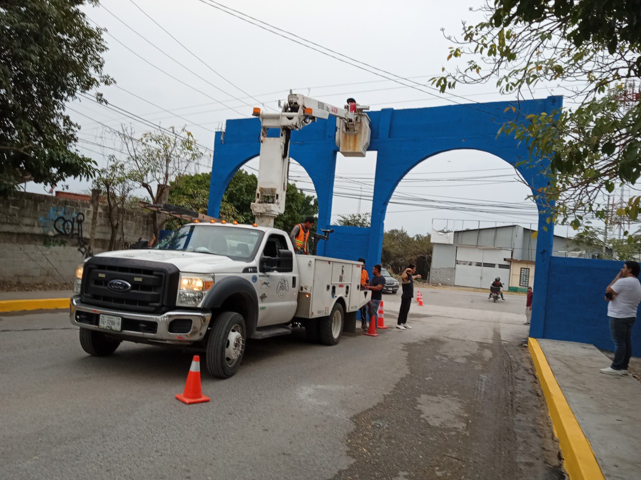 Rescatan acceso a la Solidaridad con nuevas luminarias