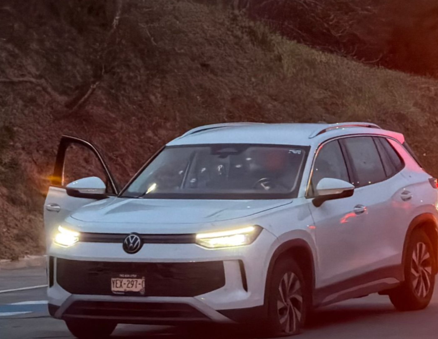 POLICÍAS ACRIBILLAN A DOCTORA AL CONFUNDIR CAMIONETA DONDE VIAJABAN DELINCUENTES