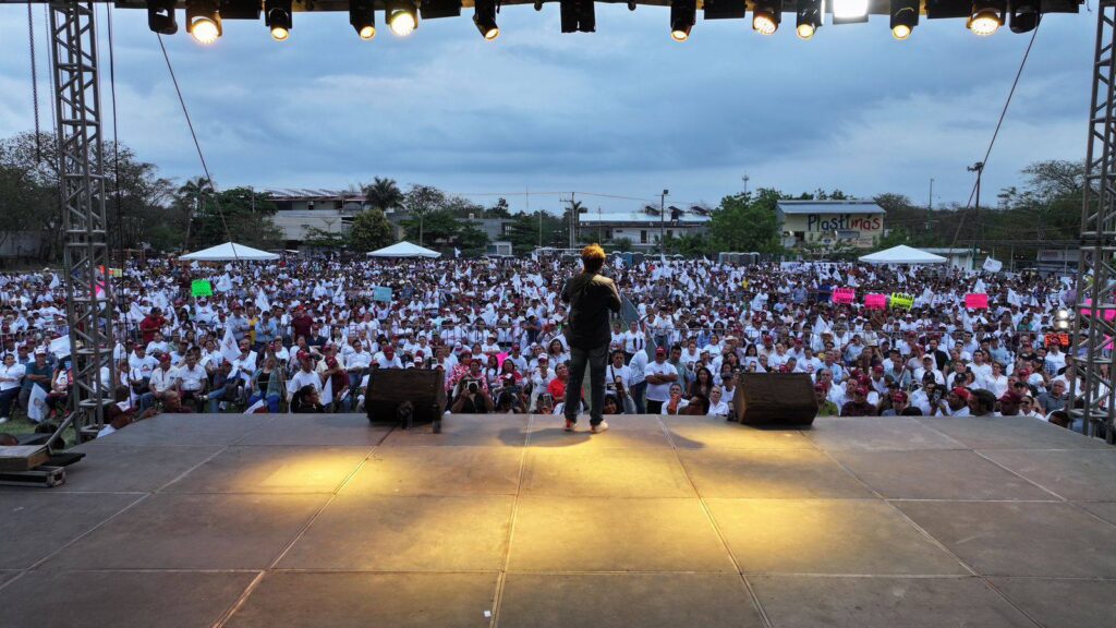Multitud respalda a Sánchez Zumaya
