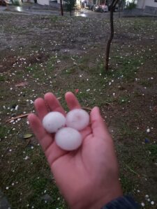 CAEN ENORMES BOLAS DE GRANIZO EN VARIOS MUNICIPIOS DE NUEVO LEÓN