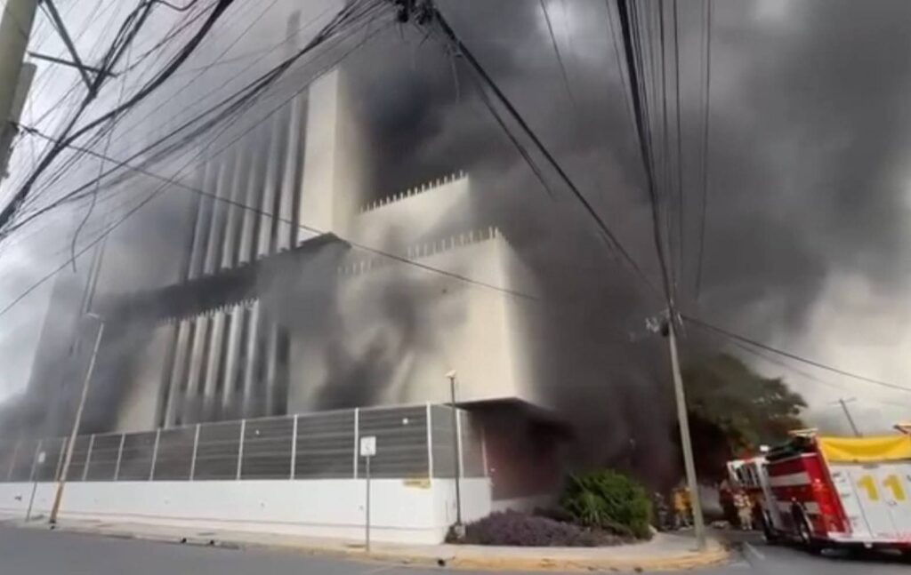 CORTOCIRCUITO GENERA INCENDIO DE TRANSFORMADOR EN BANCO