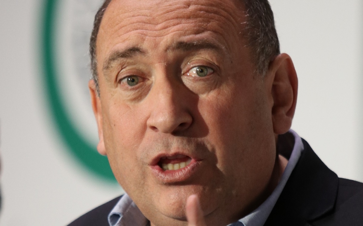 MOREIRA PIDE BAJAR EL PRECIO DE LA GASOLINA; OLVIDA LO QUE HIZO EL PRI