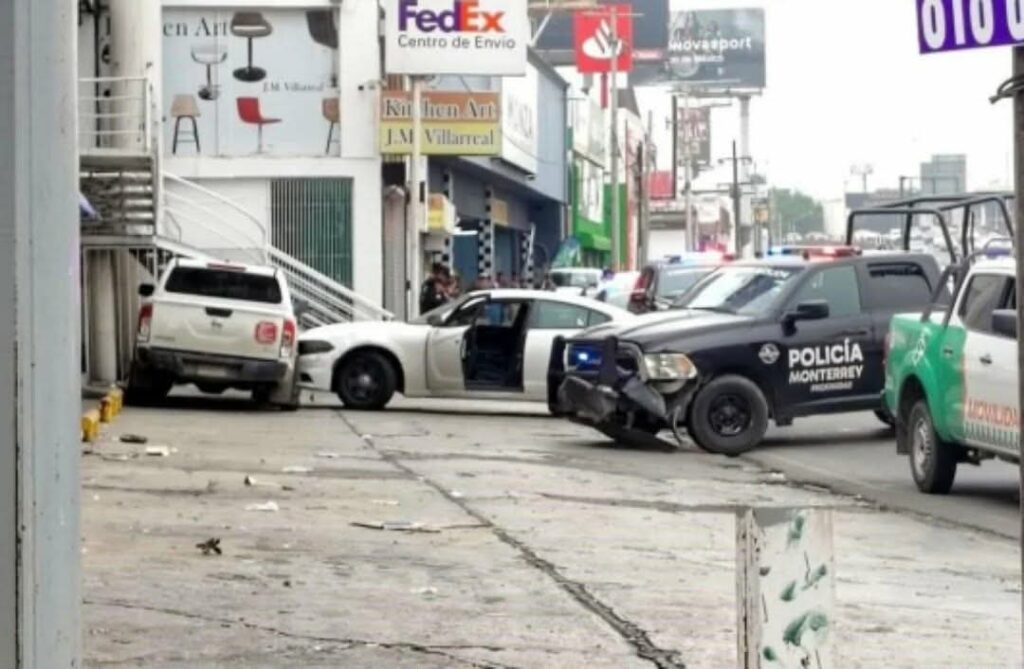 INDIGENTE ROBA CAMIONETA Y DESATA PERSECUCIÓN