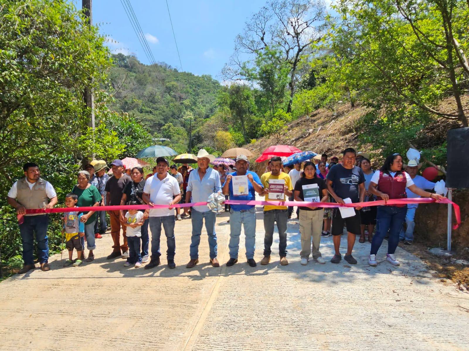 Inauguraron camino rehabilitado en Poxtla
