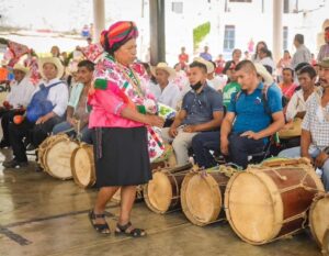 Tambores, máscaras y rituales tienen “alma” dicen los tének