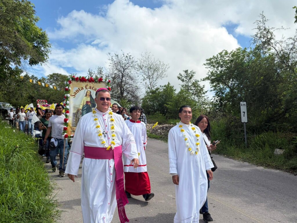 La fe desafía el aislamiento en la Huasteca